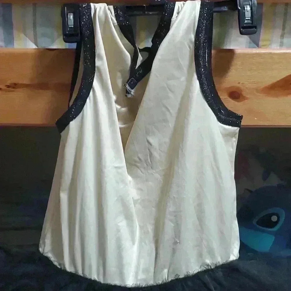 Costume - Picture 5 of 5